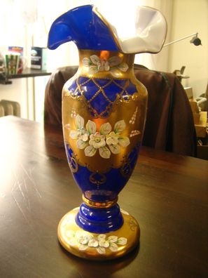 Prunk Vase blau Überfangen applizierte Blüten Emaille Emailmalerei Goldstaffage