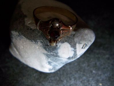 Rarität! reizender Biedermeier 585er Gold Ring böhmischer Granat und Perlen