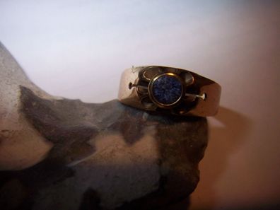 zeitloser Designer Ring Bandring 585 Gold JHW blauer Saphir ? helles Blau Lila