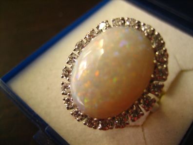 Atemberaubender Opal 5,35 ct Brilliant 0,60 ct Ring in 585er Weißgold Fassung