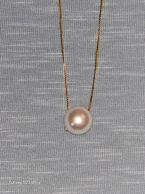 Halskette mit einer Perle als Anhänger in der Farbe Gold