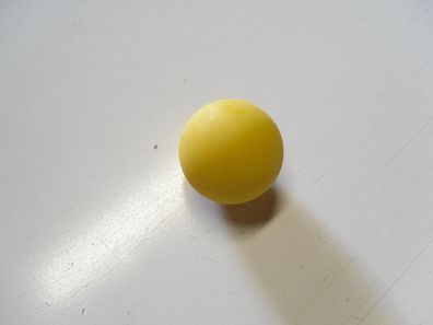 Minigolfbälle 1 gelber glatter Anlagenball