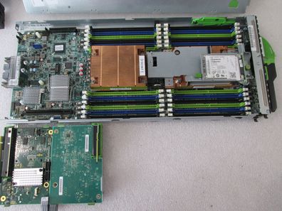 Fujitsu Blade Server BX2580 M1, 2x E5-2680v3 - 2.5 - 3,3 GHZ, ohne RAM 160GB SSD