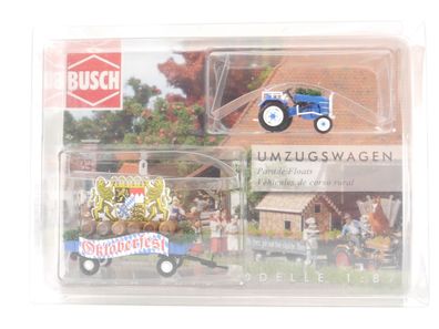 Busch H0 49983-1 Ausschmückung 2-tlg. Umzugswagen-Set "Oktoberfest" mit Traktor