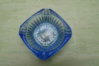 ALT: blauer Aschenbecher Kristall / Glas ca 8cm