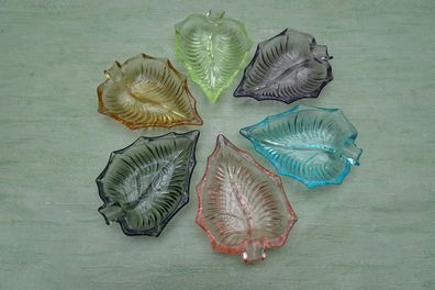 ALT: 6 Beilagen-Dessert-Gebäck-Schalen Blattform Glas bunt 50/60er Jahre