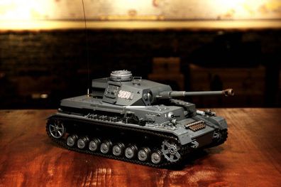 RC Panzer "Kampfwagen IV Ausf. F-2" Heng Long 1:16 Grau R&S, Stahlgetriebe -V7.0