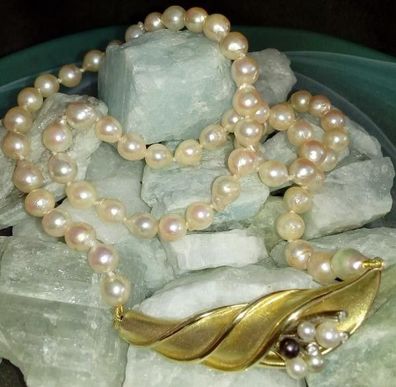 Akoya-Perlenkette mit Vorderverschluß "gefülltes Horn" (585 Gold)
