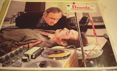 Dracula braucht frisches Blut Christopher Lee Kinoaushangfoto 30x24cm Motive 9