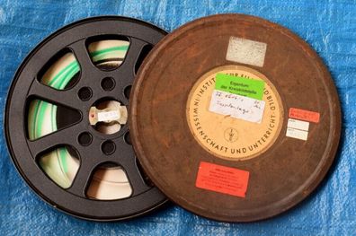 Filmdose mit Film Teeplantage 20min d: ca. 35cm - aus Metall grau gebraucht