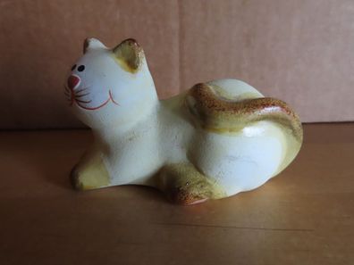 Figur Katze klein Keramik liegt braune Ohren Schwanz Pfoten beige