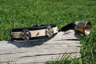 Lederhalsband schwarz, Streifen Fell-Natur, Keltenkreuz Spikes, Wikinger Viking