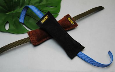 Beißwurst Leder 30 x 5 cm, weich mit 2 Bändern Welpenspielzeug Apportspielzeug