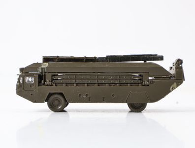Roco H0 Militärfahrzeug BW Amphibie Alligator M3 1:87