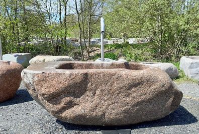 Brunnen mit Edelstahleinlauf/ Umwälzpumpe, Granitbrunnen, Findlingsbrunnen aus Granit