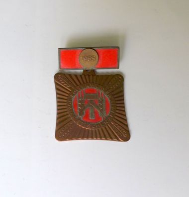 DDR Abzeichen Pin Kollektiv der Sozialistischen Arbeit 1963