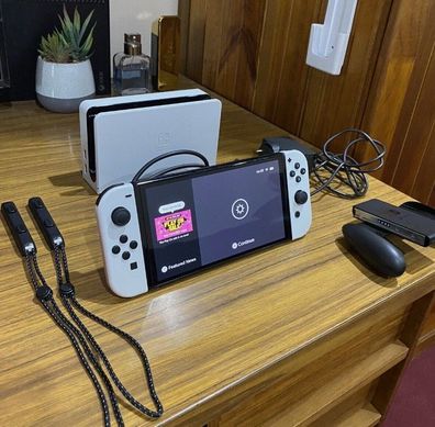 Nintendo Switch OLED Modell HEG-001 Handheld-Konsole - 64 GB - Weiß