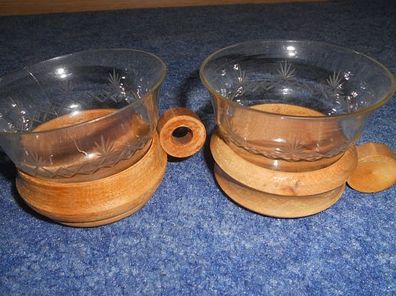 1 altes Teeglas mit Holzeinsatz