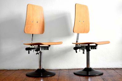 ein Paar Werksitz WS 1010 TPU "XL" Stuhl Werkstattstuhl Holz Drehstuhl Vintage