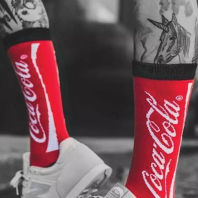 Coca Cola Socken - Ikonische Prickelnde 360° Coca-Cola Motiv Charakter Socken