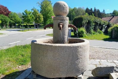 Exklusiver Granitbrunnen mit Brunnensäule, Parkbrunnen, Granitbrunnen, Einzelstück