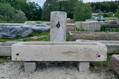 Antiker Granittrog, Steintrog, Brunnentrog, Granittrog für Wasser, Granitbrunnen
