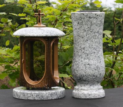 Grablaterne und Vase Blumenvase Granit Viscont Grablampe Grableuchte Grabschmuck