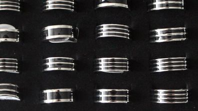 Modeschmuck Ring Edelstahl Farbe silber schwarz 8mm Linienmuster Gr 18-23 #093