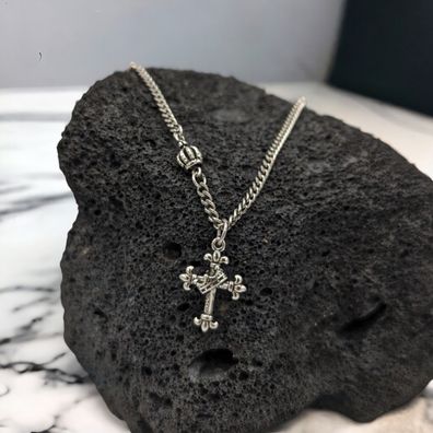 Silberfarbene Halskette mit Kreuz in Lilienoptik und Krone