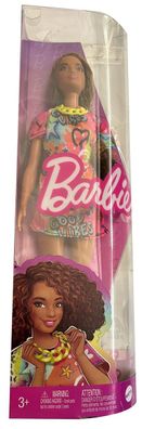 Mattel HPF77 Barbie sportliche Modepuppe mit lockige, braune Haare, Minikleid un