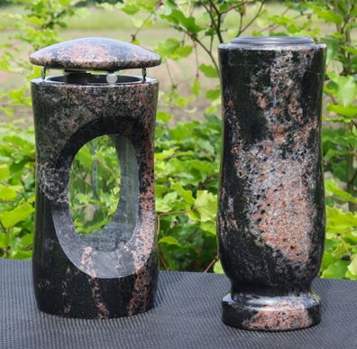 Grablaterne und Vase aus Aurora Granit
