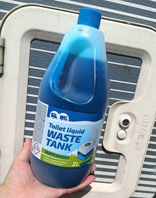 NEU 2,0L Sanitärzusatz blau für Chemietoilette Wohnwagen Wohnmobil WC Klo