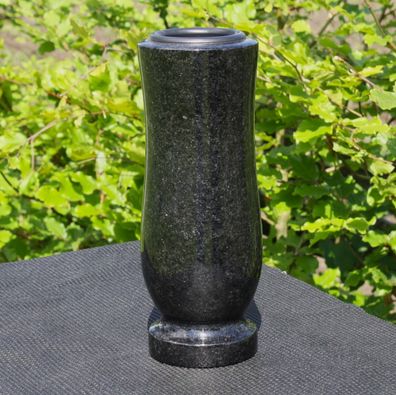 Vase Steinvase Grabvase Gartenvase Granitvase aus Granit Schwedisch