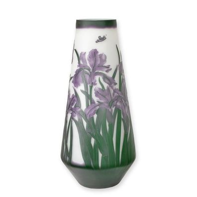 A CAMEO GLASS VASE 'DAFFODIL'