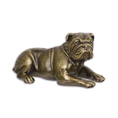 Gietijzeren sculptuur van een liggende engelse bulldog