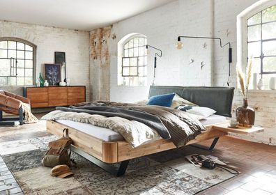 Bett Faxe 140x200 cm Wildeiche Bianco massiv mit Kopfteil und Metallkufen