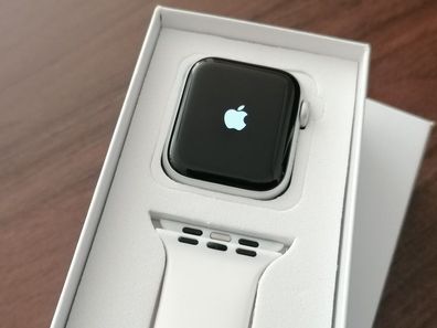 Apple Watch Series 5 (40 mm) Silver GPS / Apple Smartwatch 5 / 36 Monate Gewähr