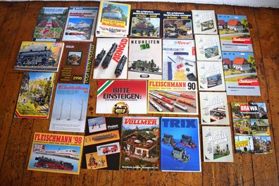 Modelleisenbahn Konvolut 26x Katalog Bücher Hefte Prospekte 90er Jahre Vintage