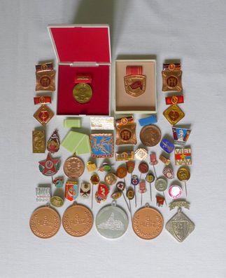 50 DDR Abzeichen Medaillen Posten Konvolut Orden
