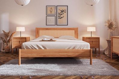 Bett Zola 2 Kernbuche massiv 200x200 mit Rattankopfteil und Holzbeinen