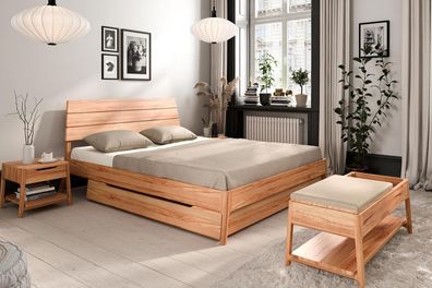 Bett Swig 1 Kernbuche massiv 200x200 mit Holzkopfteil und Holzbeinen