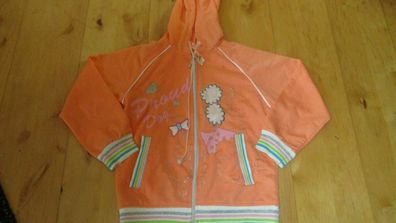 NEU ORANGE Leichte JACKE/ Kaputze MIT PRINT IN GR.122 Neuware