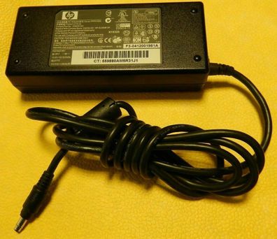 Original HP Netzteil 18,5V. 90W. 4,9A. Model: Series PPP012HA AC/ DC Adapter