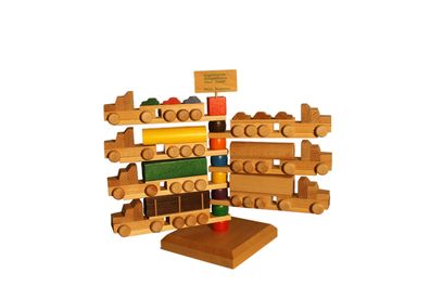 Holzspielzeug Display mit 7 US-Trucks Breite 10-15cm NEU Holzauto Holzfahrzeug Ho