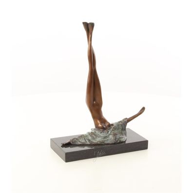 Bronzen Sculptuur MET DE NAAM Camouflage