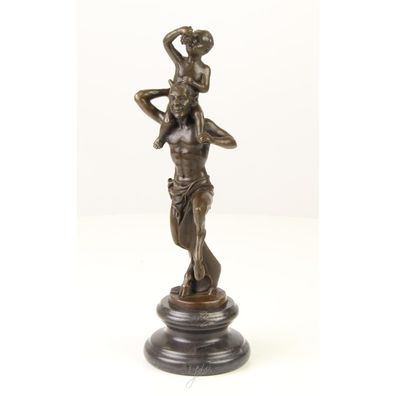 Bronzen BEELD VAN EEN FAUN MET KLEINE Bacchus