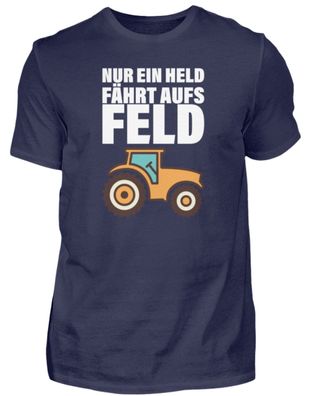 NUR EIN HELD FÄHRT AUFS FELD - Herren Premiumshirt