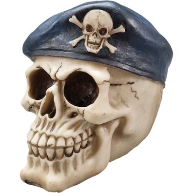 Totenschädel mit Totenkopfemblem auf schwarz-blauen Beret