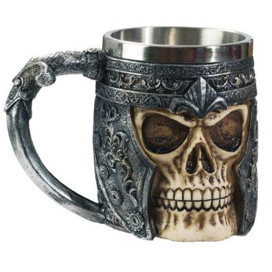 Krug Tasse Totenkopf mit verziertem Helm