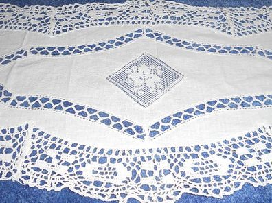 Deckchen Weißstickerei mit Baumwollspitze Handarbeit 29 x 70cm oval
